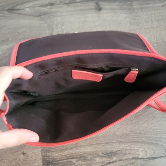 Nine & Co large wristlet - Picture 4 of 5